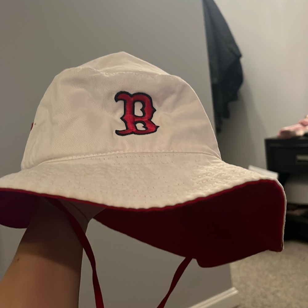 White Boston Red Sox bucket hat - worn once
